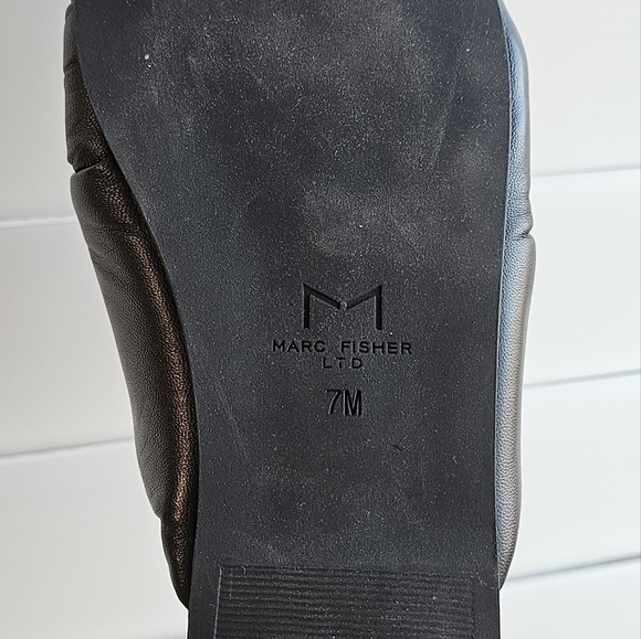 Marc Fisher Leather Slips Sandals Flats Black padded size Z - Picture 4 of 5